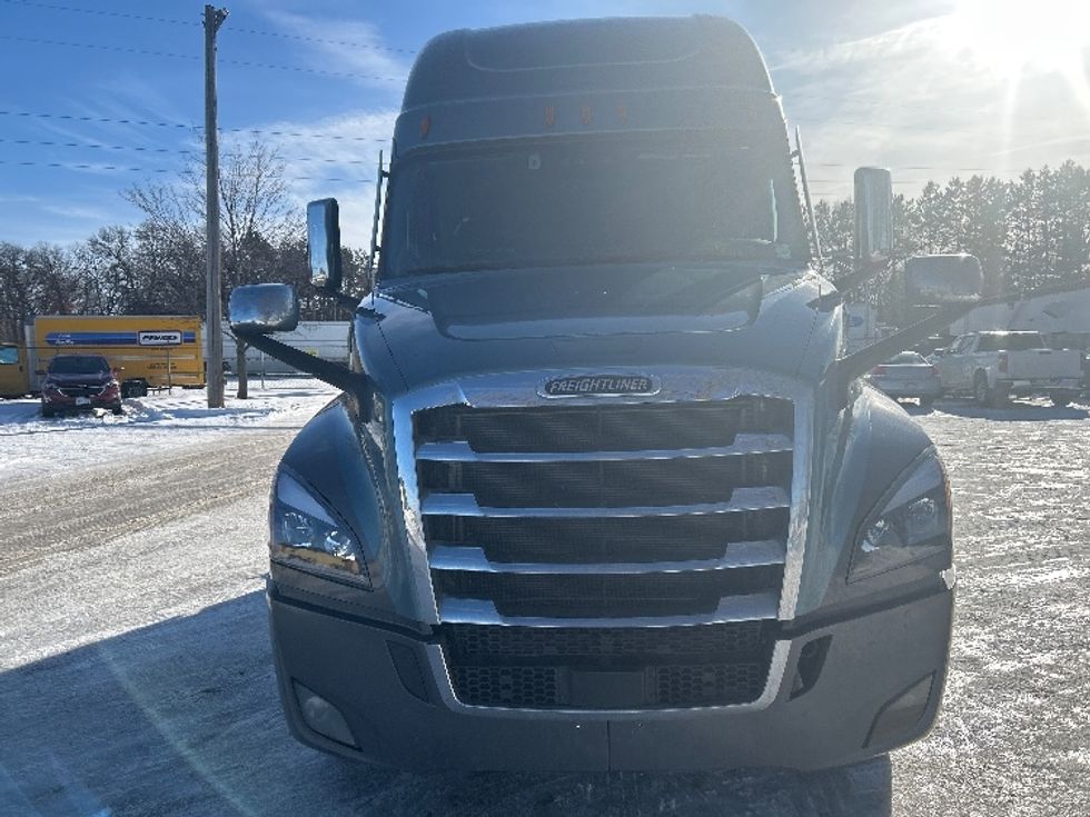 Sleeper Tractor-Heavy Duty Tractors-Freightliner-2020-T12664ST-Brooklyn Park-MN-618,752\n\t\tmiles-$ 48,750 - Image 2