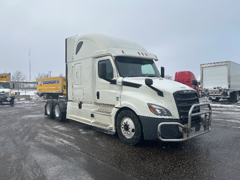 Sleeper Tractor-Heavy Duty Tractors-Freightliner-2020-T12664ST-Brooklyn Park-MN-647,902\n\t\tmiles-$ 46,750 - Image 1