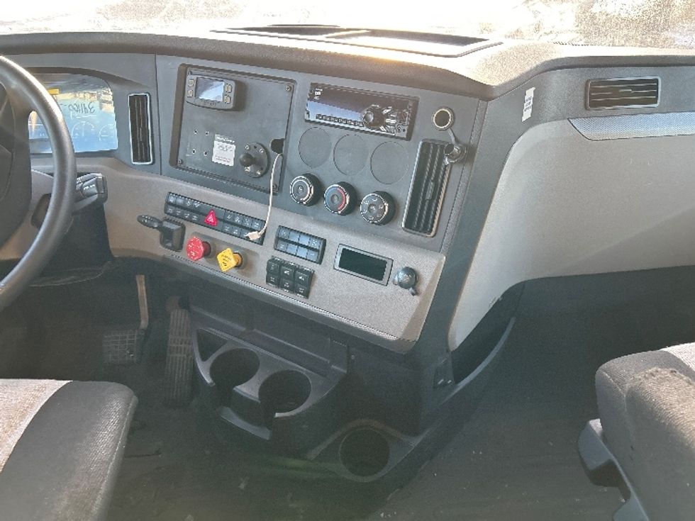 Sleeper Tractor-Heavy Duty Tractors-Freightliner-2020-T12664ST-Brooklyn Park-MN-647,902\n\t\tmiles-$ 46,750 - Image 11