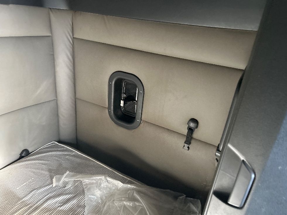 Sleeper Tractor-Heavy Duty Tractors-Freightliner-2020-T12664ST-Brooklyn Park-MN-647,902\n\t\tmiles-$ 46,750 - Image 17