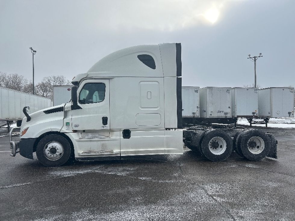 Sleeper Tractor-Heavy Duty Tractors-Freightliner-2020-T12664ST-Brooklyn Park-MN-647,902\n\t\tmiles-$ 46,750 - Image 4