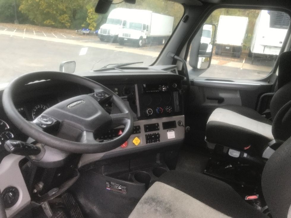 Sleeper Tractor-Heavy Duty Tractors-Freightliner-2020-T12664ST-Brooklyn Park-MN-683,259\n\t\tmiles-$ 47,750 - Image 10