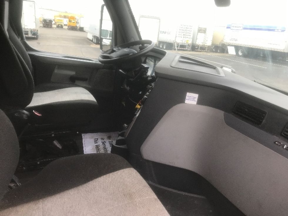 Sleeper Tractor-Heavy Duty Tractors-Freightliner-2020-T12664ST-Brooklyn Park-MN-683,259\n\t\tmiles-$ 47,750 - Image 13