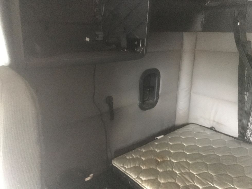 Sleeper Tractor-Heavy Duty Tractors-Freightliner-2020-T12664ST-Brooklyn Park-MN-683,259\n\t\tmiles-$ 47,750 - Image 15