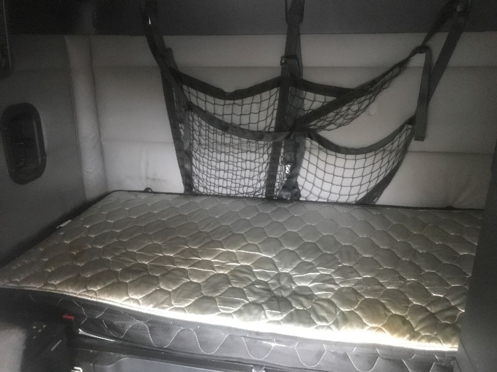 Sleeper Tractor-Heavy Duty Tractors-Freightliner-2020-T12664ST-Brooklyn Park-MN-683,259\n\t\tmiles-$ 47,750 - Image 18