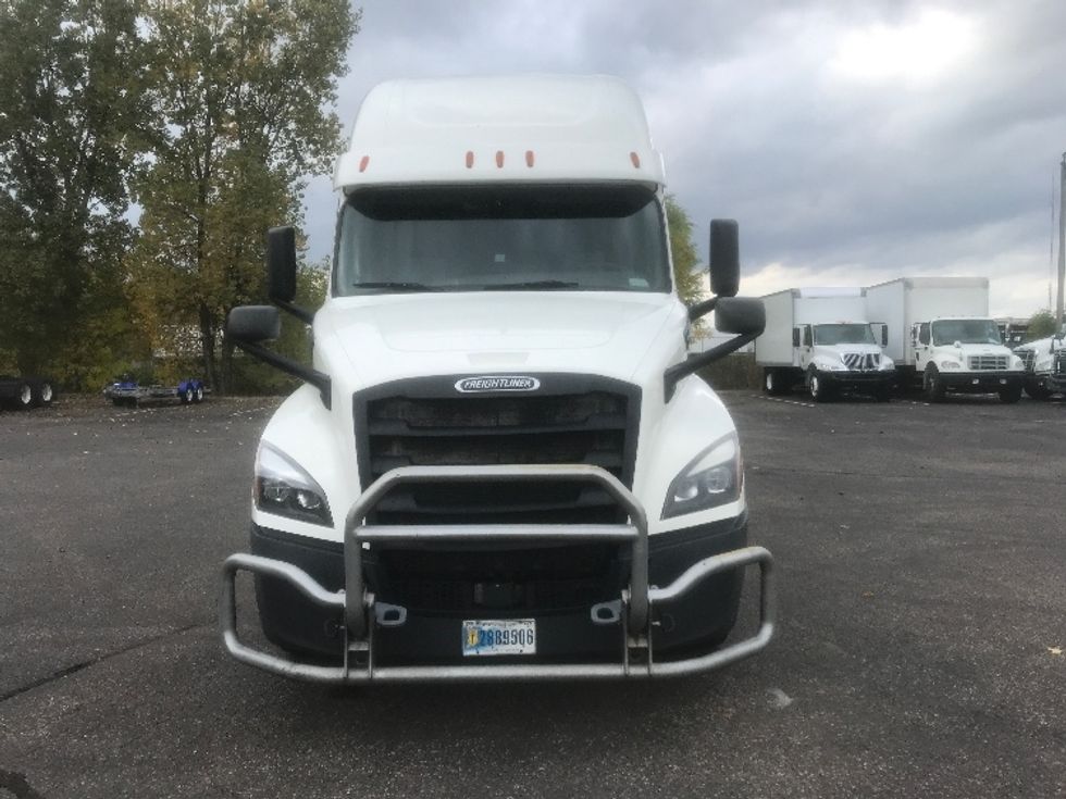 2020 Freightliner Cascadia 126" Sleeper Cab photo 2