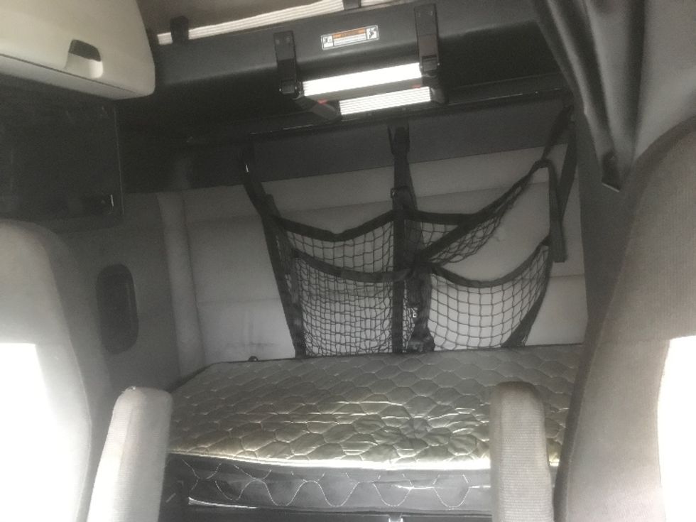 Sleeper Tractor-Heavy Duty Tractors-Freightliner-2020-T12664ST-Brooklyn Park-MN-683,259\n\t\tmiles-$ 47,750 - Image 21