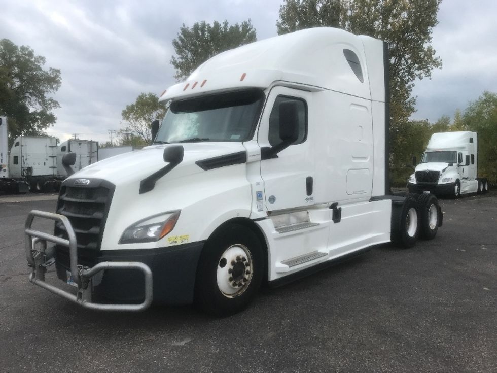 2020 Freightliner Cascadia 126" Sleeper Cab photo 3