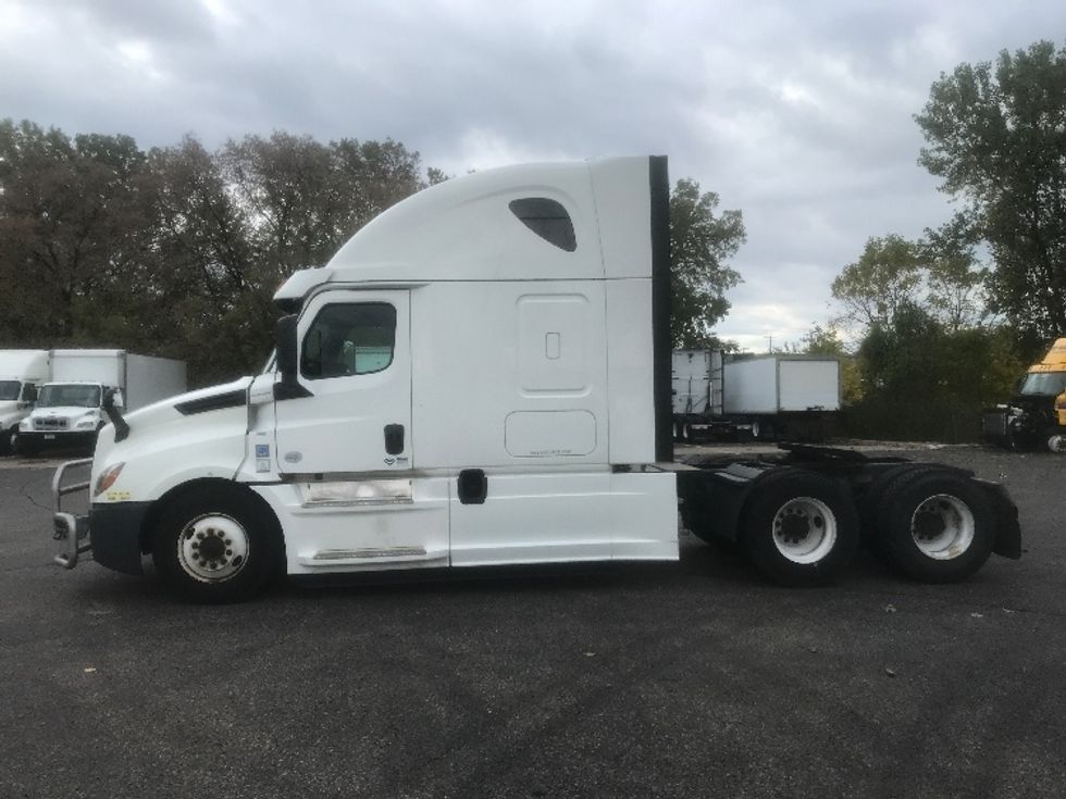 2020 Freightliner Cascadia 126" Sleeper Cab photo 4
