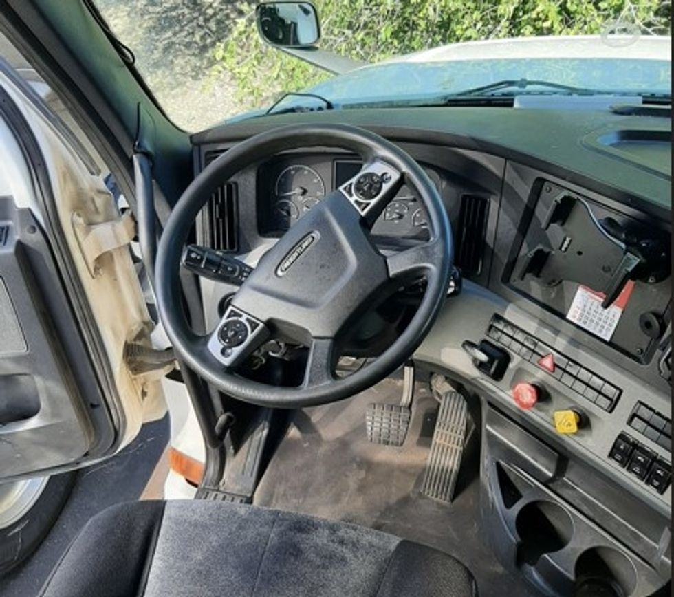 Sleeper Tractor-Heavy Duty Tractors-Freightliner-2020-T12664ST-Brooklyn Park-MN-688,282\n\t\tmiles-$ 46,500 - Image 11