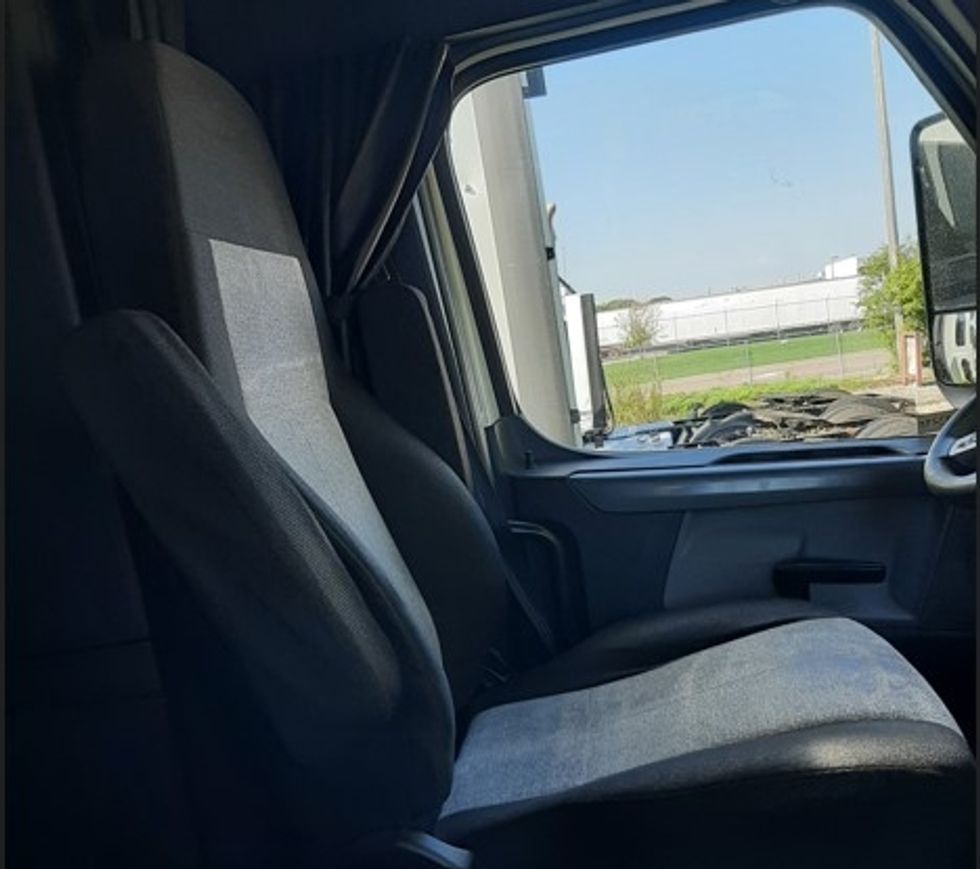 Sleeper Tractor-Heavy Duty Tractors-Freightliner-2020-T12664ST-Brooklyn Park-MN-688,282\n\t\tmiles-$ 46,500 - Image 12