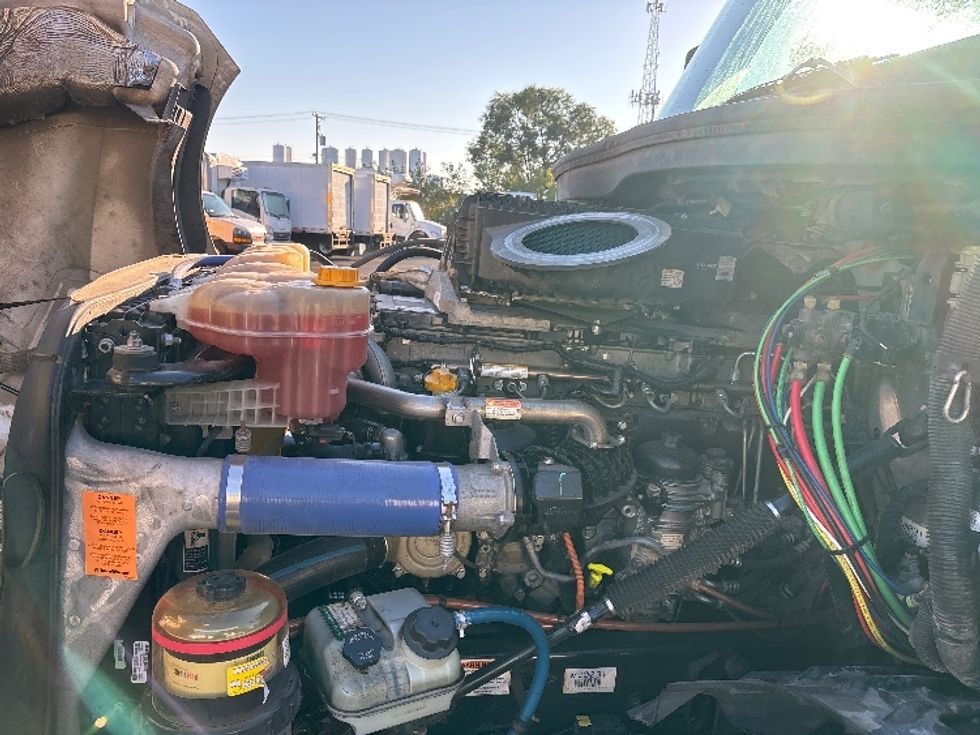 Sleeper Tractor-Heavy Duty Tractors-Freightliner-2020-T12664ST-Brooklyn Park-MN-688,282\n\t\tmiles-$ 46,500 - Image 21