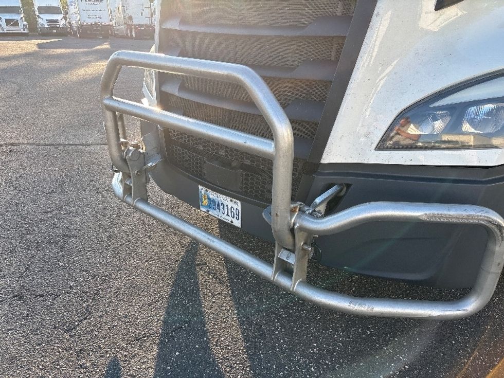 Sleeper Tractor-Heavy Duty Tractors-Freightliner-2020-T12664ST-Brooklyn Park-MN-688,282\n\t\tmiles-$ 46,500 - Image 22