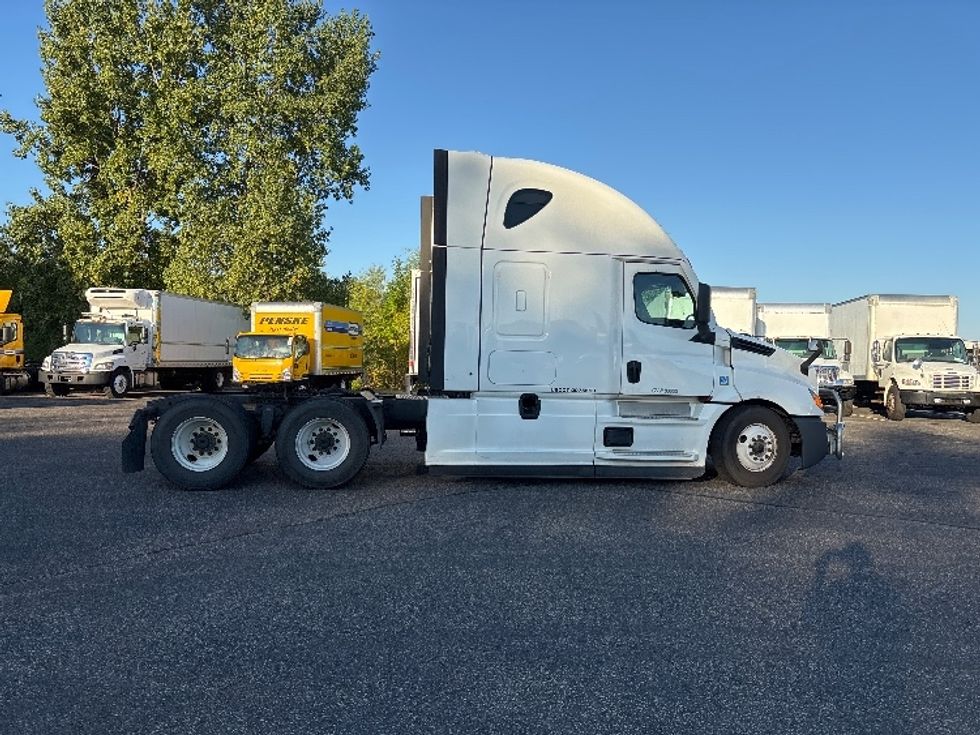 Sleeper Tractor-Heavy Duty Tractors-Freightliner-2020-T12664ST-Brooklyn Park-MN-688,282\n\t\tmiles-$ 46,500 - Image 8