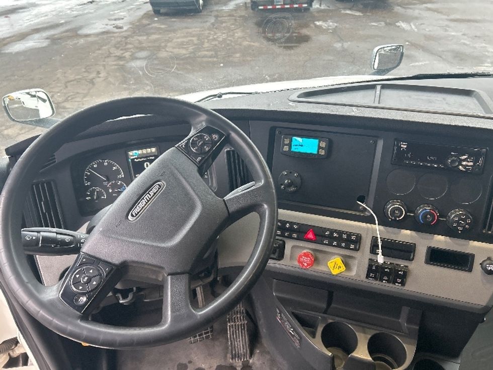 Sleeper Tractor-Heavy Duty Tractors-Freightliner-2020-T12664ST-Brooklyn Park-MN-694,580\n\t\tmiles-$ 43,500 - Image 11