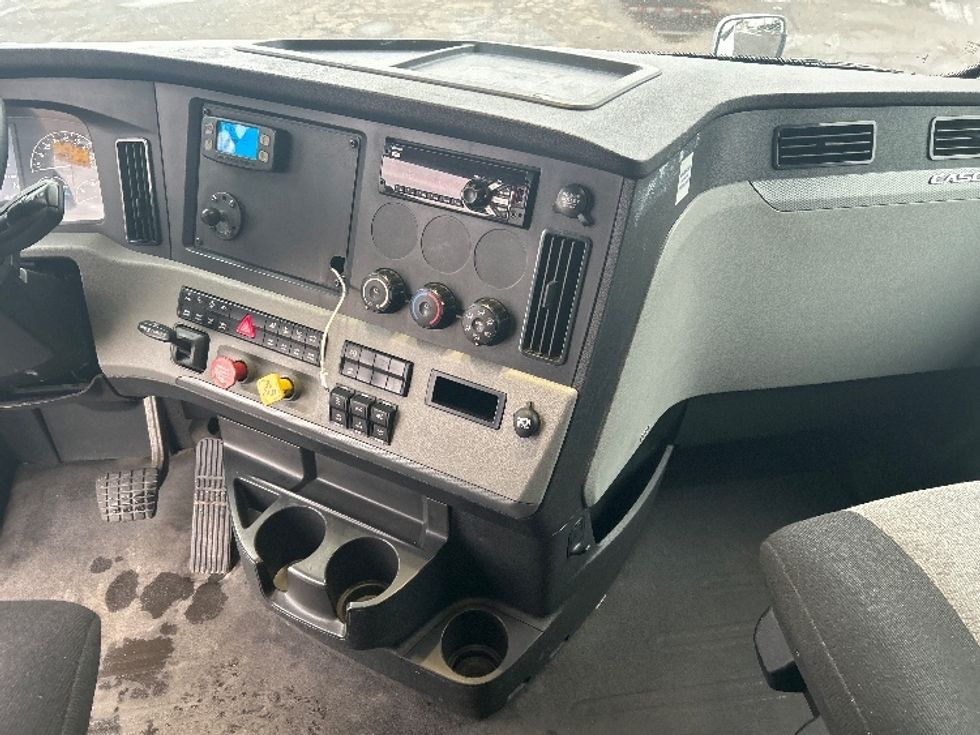 Sleeper Tractor-Heavy Duty Tractors-Freightliner-2020-T12664ST-Brooklyn Park-MN-694,580\n\t\tmiles-$ 43,500 - Image 12