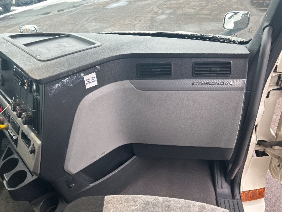 Sleeper Tractor-Heavy Duty Tractors-Freightliner-2020-T12664ST-Brooklyn Park-MN-694,580\n\t\tmiles-$ 43,500 - Image 14