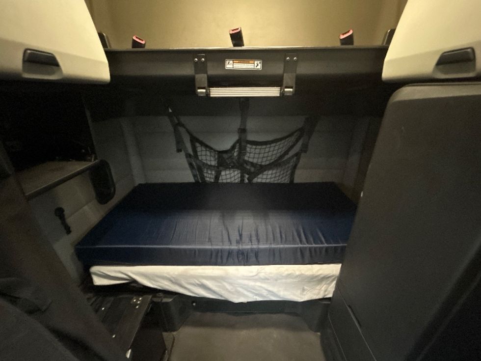 Sleeper Tractor-Heavy Duty Tractors-Freightliner-2020-T12664ST-Brooklyn Park-MN-694,580\n\t\tmiles-$ 43,500 - Image 16