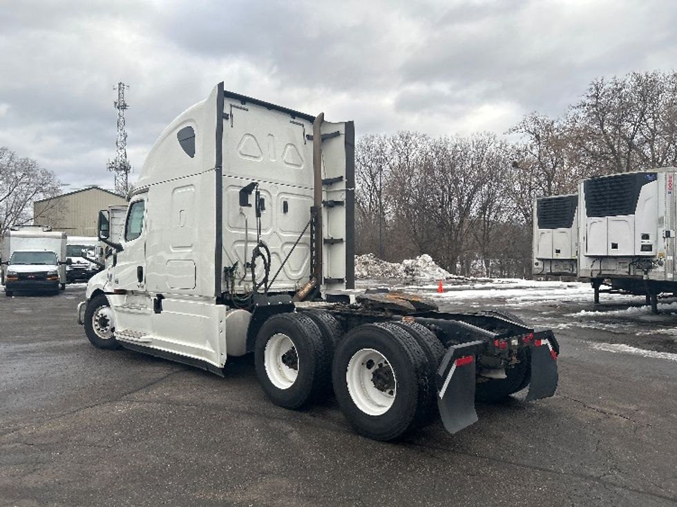 Sleeper Tractor-Heavy Duty Tractors-Freightliner-2020-T12664ST-Brooklyn Park-MN-694,580\n\t\tmiles-$ 43,500 - Image 5