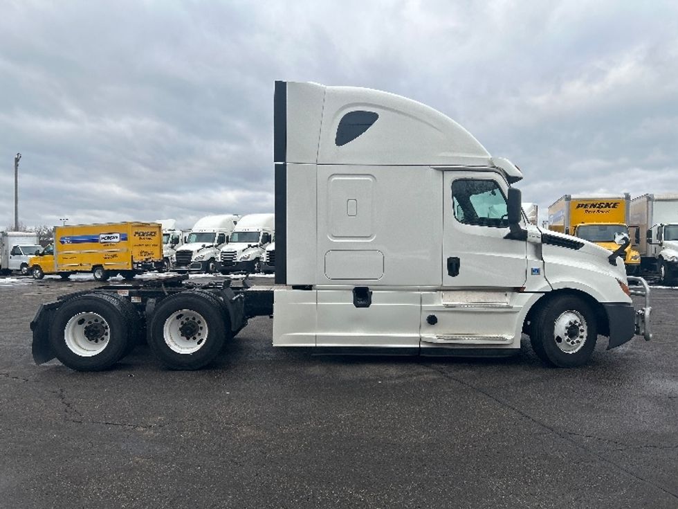 Sleeper Tractor-Heavy Duty Tractors-Freightliner-2020-T12664ST-Brooklyn Park-MN-694,580\n\t\tmiles-$ 43,500 - Image 8