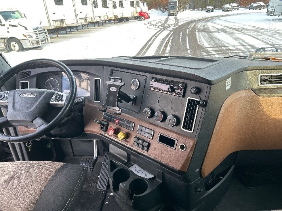 Sleeper Tractor-Heavy Duty Tractors-Freightliner-2020-T12664ST-Brooklyn Park-MN-719,579\n\t\tmiles-$ 39,500 - Image 12