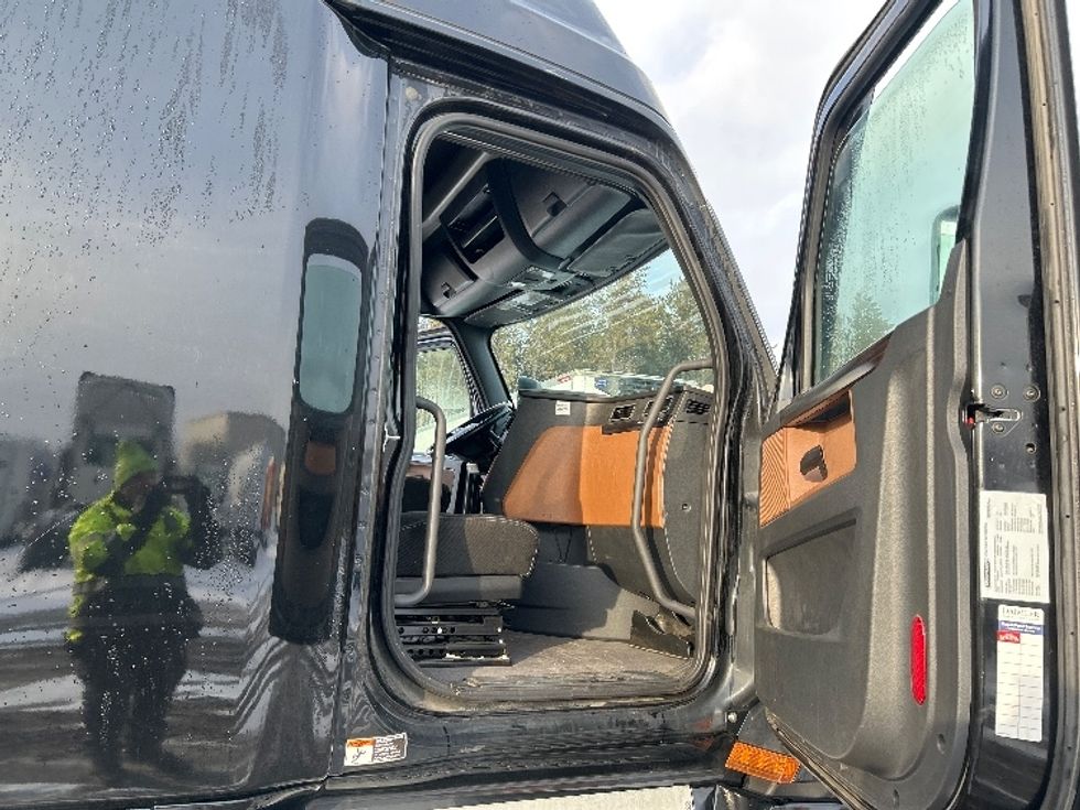 Sleeper Tractor-Heavy Duty Tractors-Freightliner-2020-T12664ST-Brooklyn Park-MN-719,579\n\t\tmiles-$ 39,500 - Image 13
