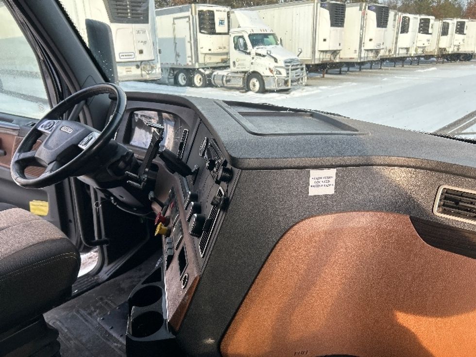 Sleeper Tractor-Heavy Duty Tractors-Freightliner-2020-T12664ST-Brooklyn Park-MN-719,579\n\t\tmiles-$ 39,500 - Image 15