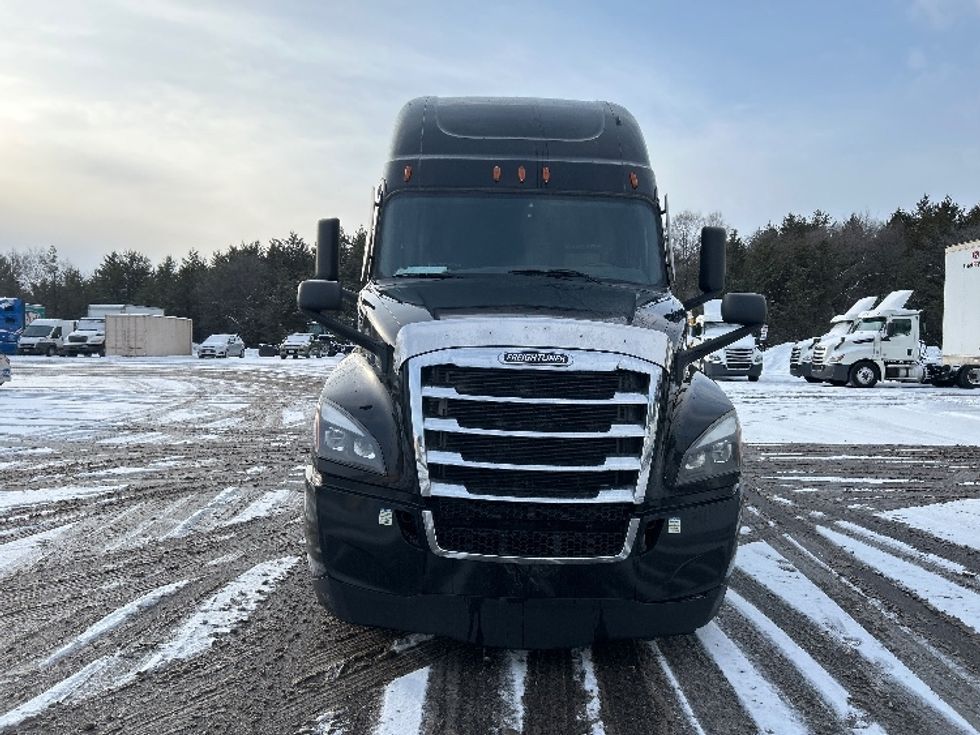 Sleeper Tractor-Heavy Duty Tractors-Freightliner-2020-T12664ST-Brooklyn Park-MN-719,579\n\t\tmiles-$ 39,500 - Image 2