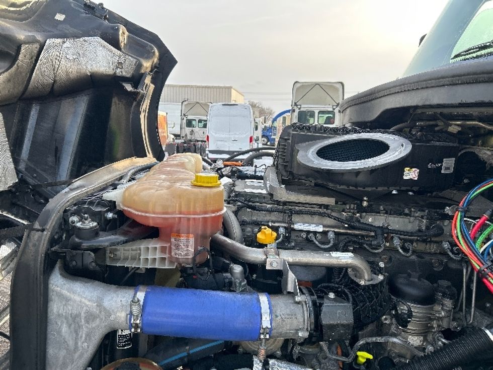 Sleeper Tractor-Heavy Duty Tractors-Freightliner-2020-T12664ST-Brooklyn Park-MN-719,579\n\t\tmiles-$ 39,500 - Image 21