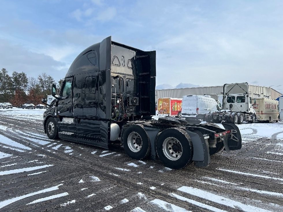 Sleeper Tractor-Heavy Duty Tractors-Freightliner-2020-T12664ST-Brooklyn Park-MN-719,579\n\t\tmiles-$ 39,500 - Image 5