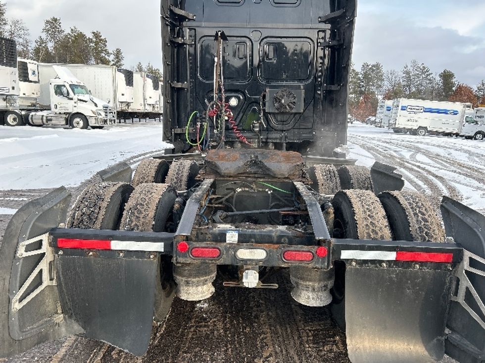 Sleeper Tractor-Heavy Duty Tractors-Freightliner-2020-T12664ST-Brooklyn Park-MN-719,579\n\t\tmiles-$ 39,500 - Image 6