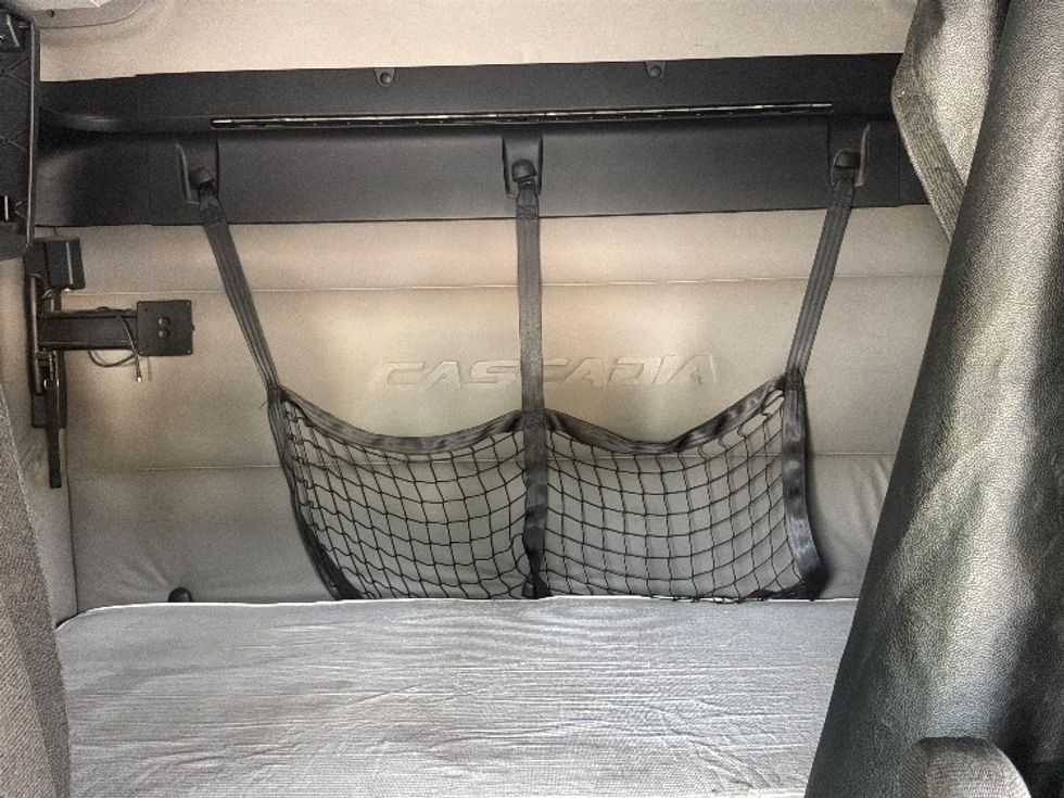 Sleeper Tractor-Heavy Duty Tractors-Freightliner-2020-T12664ST-Burlington-NJ-253,334\n\t\tmiles-$ 72,500 - Image 13