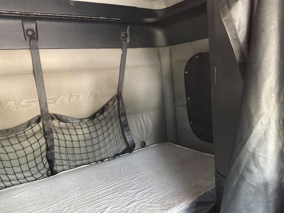 Sleeper Tractor-Heavy Duty Tractors-Freightliner-2020-T12664ST-Burlington-NJ-253,334\n\t\tmiles-$ 72,500 - Image 14