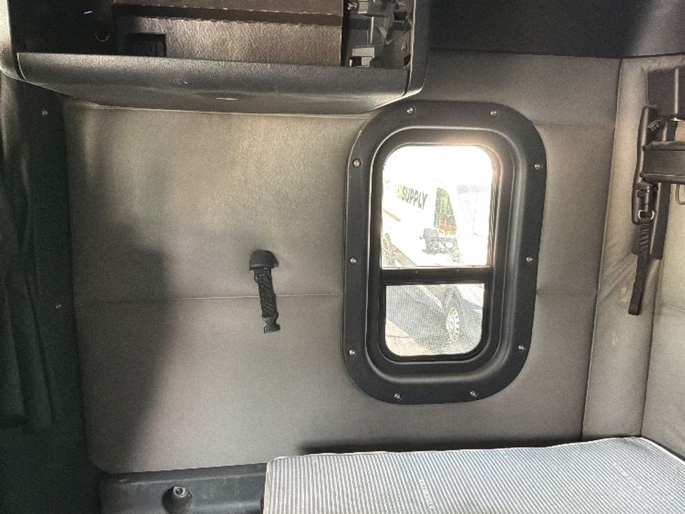 Sleeper Tractor-Heavy Duty Tractors-Freightliner-2020-T12664ST-Burlington-NJ-253,334\n\t\tmiles-$ 72,500 - Image 16