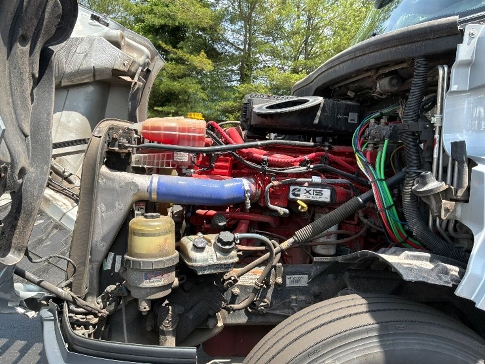 Sleeper Tractor-Heavy Duty Tractors-Freightliner-2020-T12664ST-Burlington-NJ-253,334\n\t\tmiles-$ 72,500 - Image 18