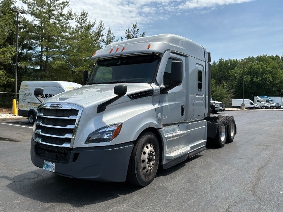 Sleeper Tractor-Heavy Duty Tractors-Freightliner-2020-T12664ST-Burlington-NJ-253,334\n\t\tmiles-$ 72,500 - Image 3