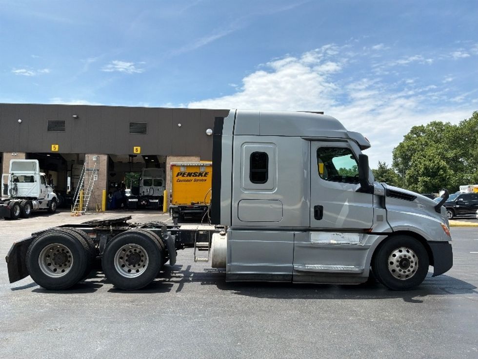 Sleeper Tractor-Heavy Duty Tractors-Freightliner-2020-T12664ST-Burlington-NJ-253,334\n\t\tmiles-$ 72,500 - Image 8