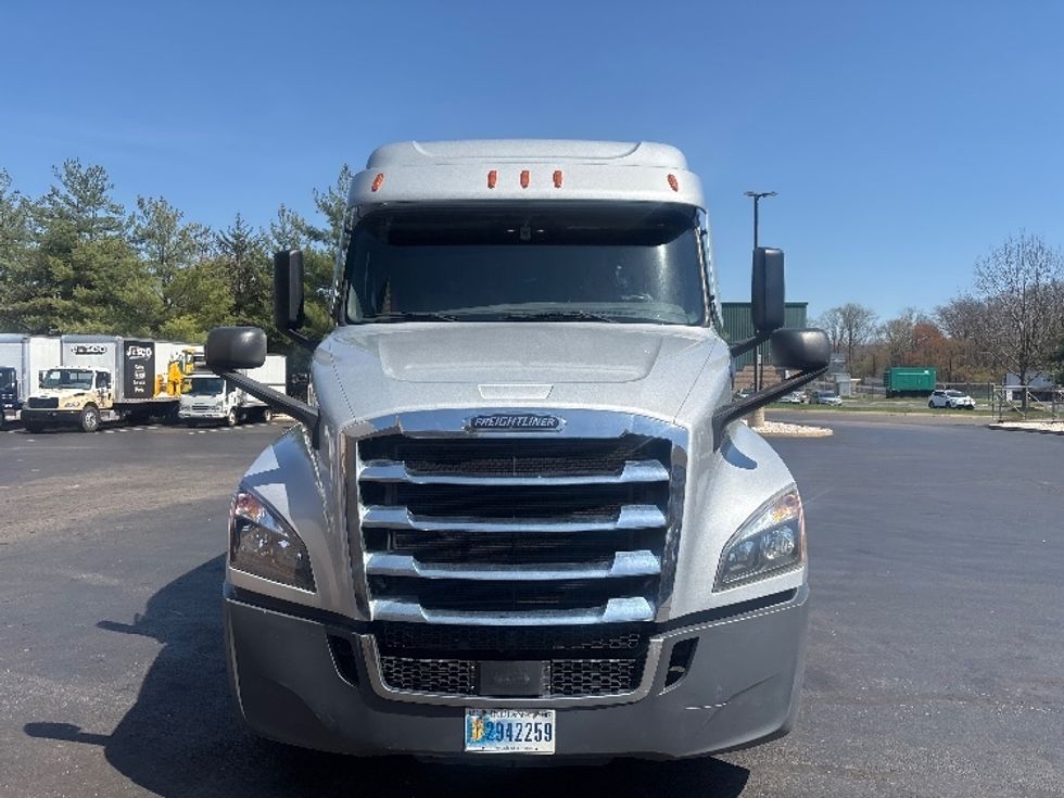 Sleeper Tractor-Heavy Duty Tractors-Freightliner-2020-T12664ST-Burlington-NJ-273,799\n\t\tmiles-$ 75,000 - Image 2