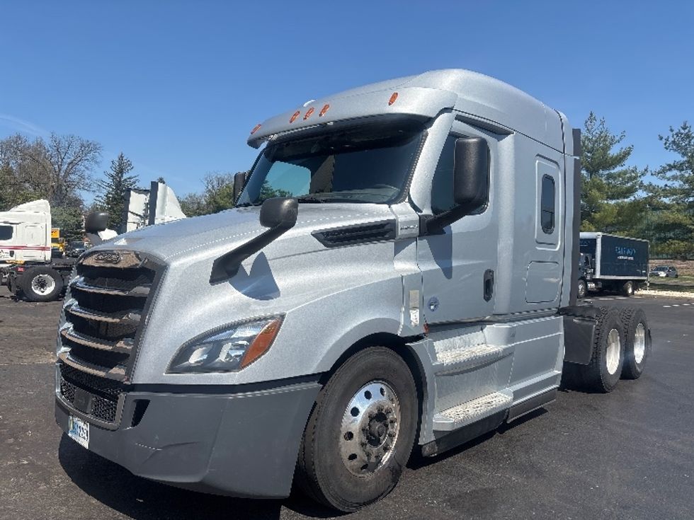 Sleeper Tractor-Heavy Duty Tractors-Freightliner-2020-T12664ST-Burlington-NJ-273,799\n\t\tmiles-$ 75,000 - Image 3
