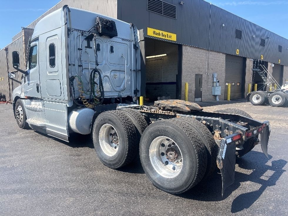 Sleeper Tractor-Heavy Duty Tractors-Freightliner-2020-T12664ST-Burlington-NJ-273,799\n\t\tmiles-$ 75,000 - Image 5