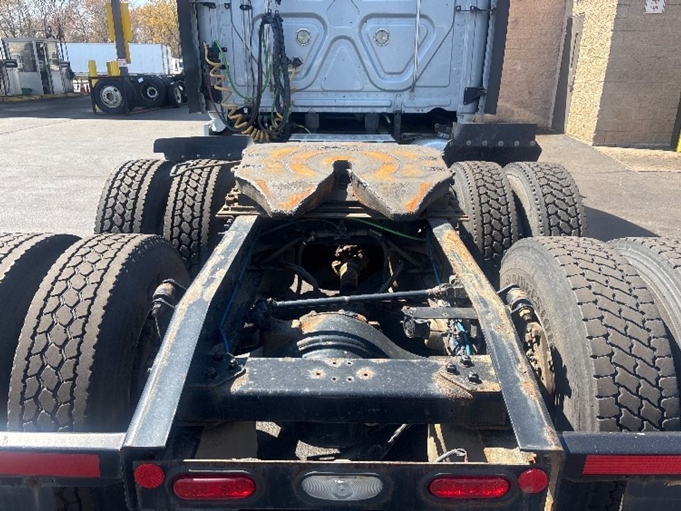 Sleeper Tractor-Heavy Duty Tractors-Freightliner-2020-T12664ST-Burlington-NJ-273,799\n\t\tmiles-$ 75,000 - Image 6