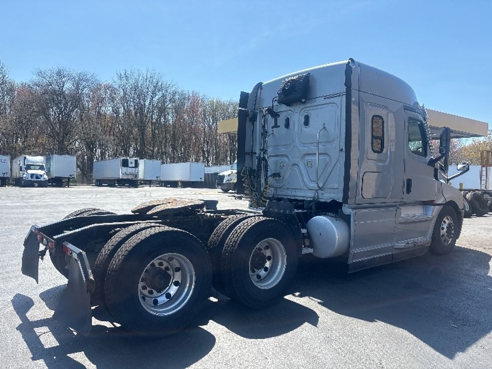 Sleeper Tractor-Heavy Duty Tractors-Freightliner-2020-T12664ST-Burlington-NJ-273,799\n\t\tmiles-$ 75,000 - Image 7