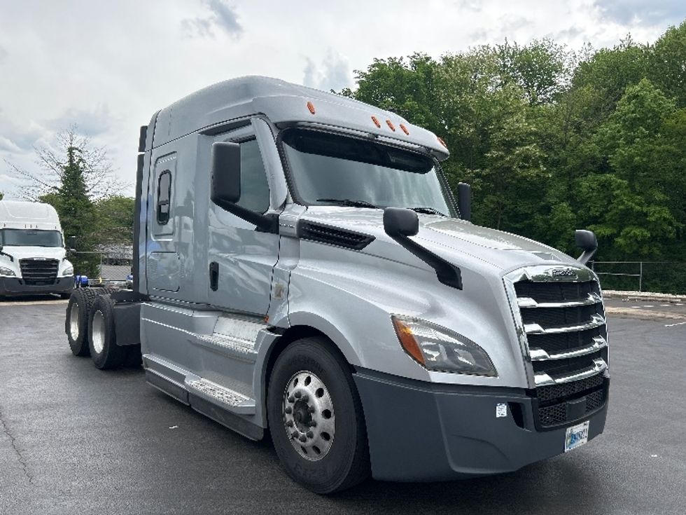 Sleeper Tractor-Heavy Duty Tractors-Freightliner-2020-T12664ST-Burlington-NJ-286,464\n\t\tmiles-$ 75,000 - Image 1