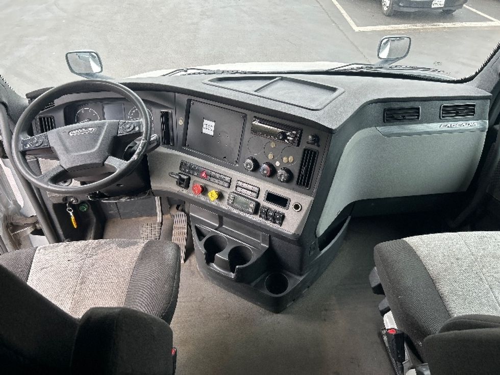 Sleeper Tractor-Heavy Duty Tractors-Freightliner-2020-T12664ST-Burlington-NJ-286,464\n\t\tmiles-$ 75,000 - Image 12