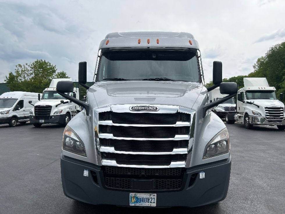 Sleeper Tractor-Heavy Duty Tractors-Freightliner-2020-T12664ST-Burlington-NJ-286,464\n\t\tmiles-$ 75,000 - Image 2