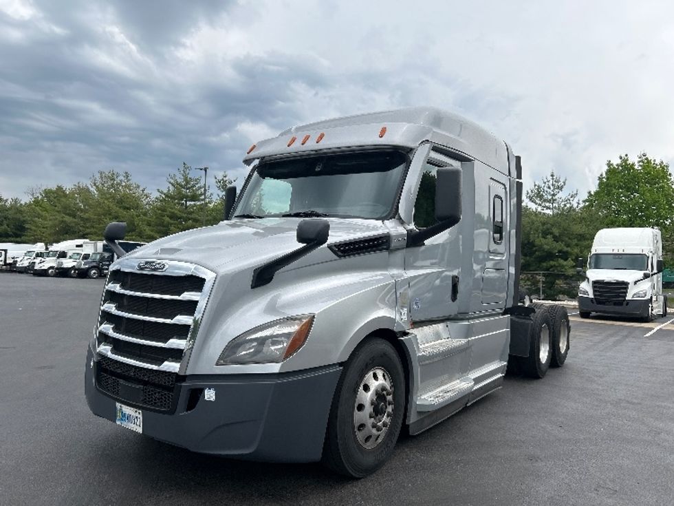 Sleeper Tractor-Heavy Duty Tractors-Freightliner-2020-T12664ST-Burlington-NJ-286,464\n\t\tmiles-$ 75,000 - Image 3