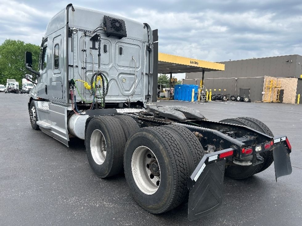 Sleeper Tractor-Heavy Duty Tractors-Freightliner-2020-T12664ST-Burlington-NJ-286,464\n\t\tmiles-$ 75,000 - Image 5