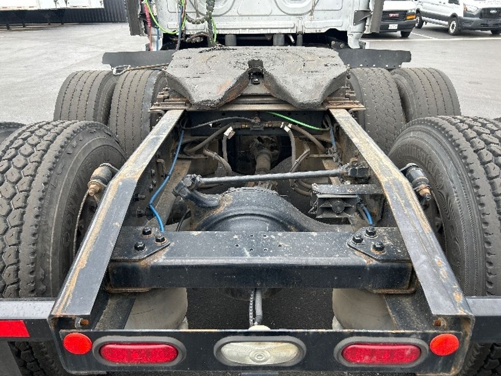 Sleeper Tractor-Heavy Duty Tractors-Freightliner-2020-T12664ST-Burlington-NJ-286,464\n\t\tmiles-$ 75,000 - Image 6
