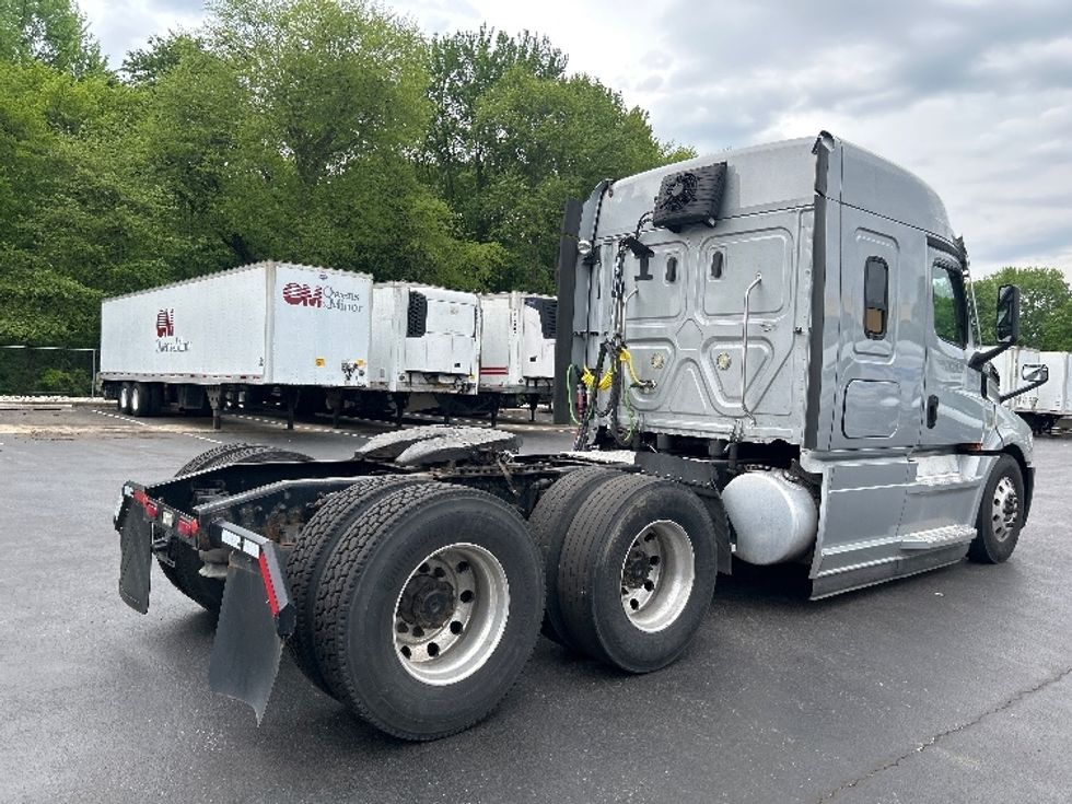 Sleeper Tractor-Heavy Duty Tractors-Freightliner-2020-T12664ST-Burlington-NJ-286,464\n\t\tmiles-$ 75,000 - Image 7