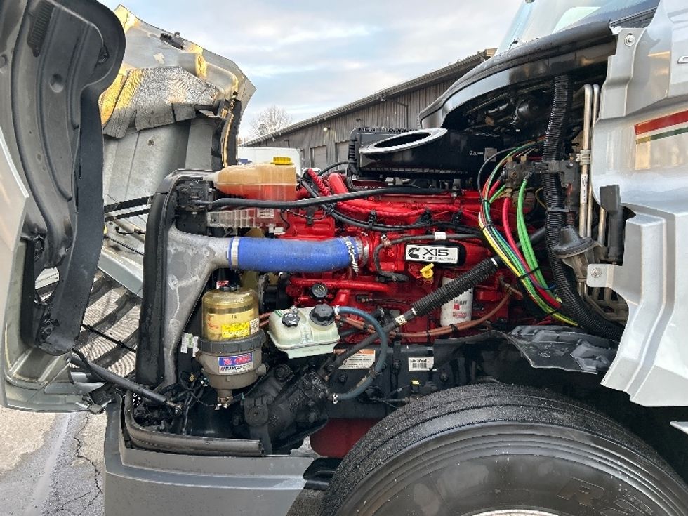 Sleeper Tractor-Heavy Duty Tractors-Freightliner-2020-T12664ST-Burlington-NJ-389,045\n\t\tmiles-$ 64,750 - Image 21